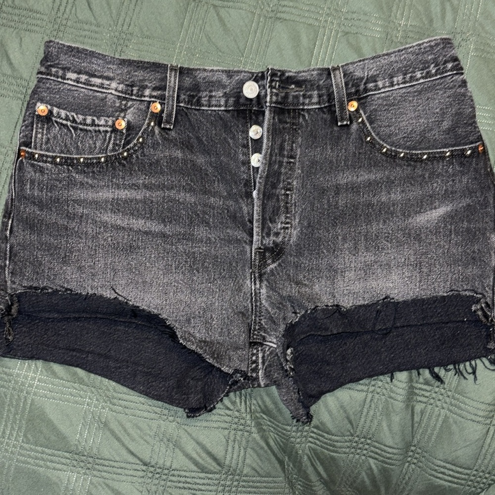 Levi’s | 501 Button-Fly “Studded” Black Denim Shorts | Size: W 31